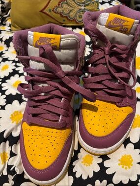 Nike Kids High-Top Sneakers in Purple and Yellow